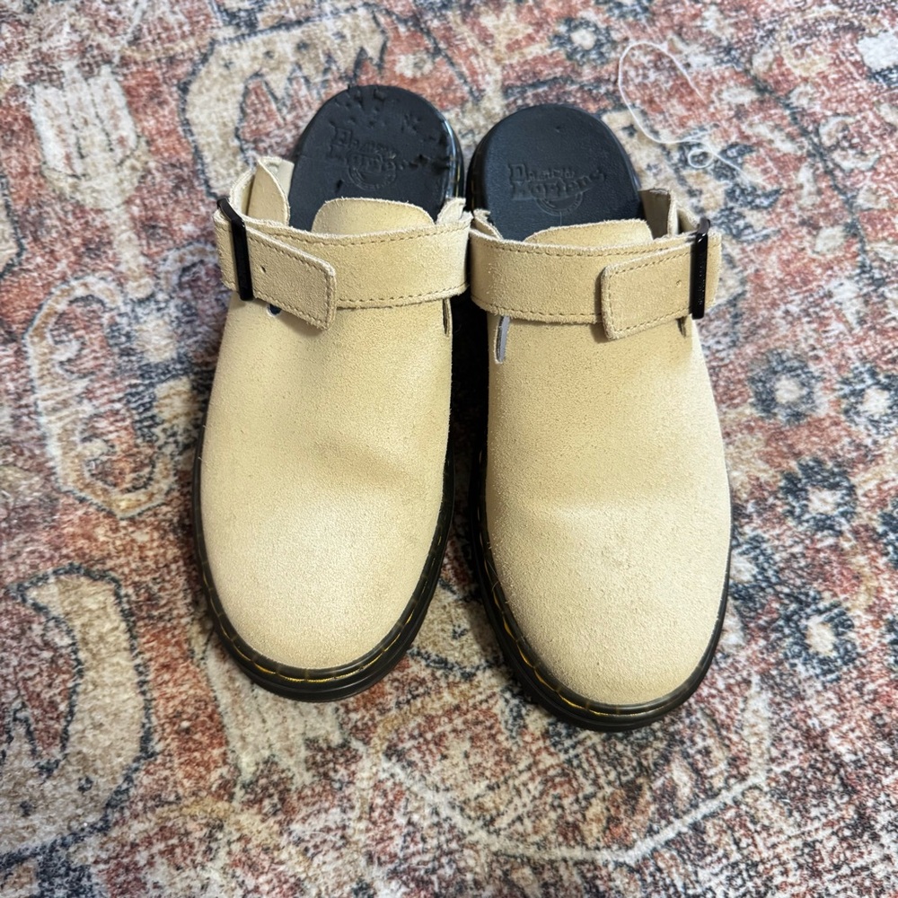 Doc Martens Cream Clogs Sz 8 Women’s